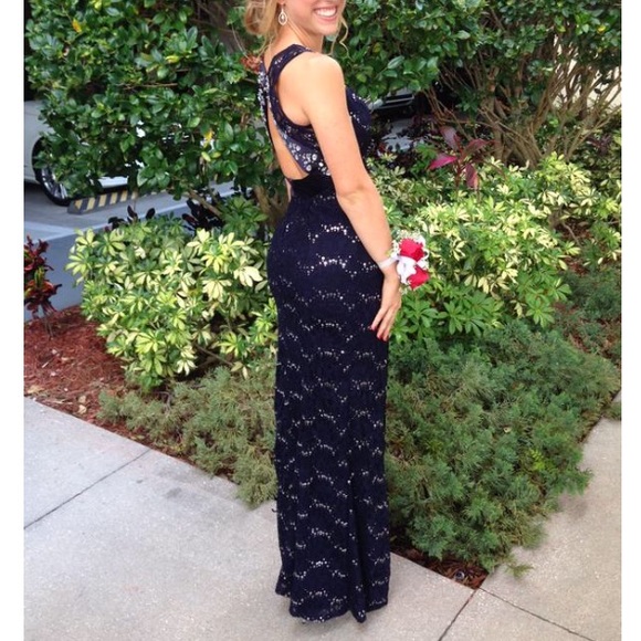 Beautiful navy prom dress - Picture 1 of 3