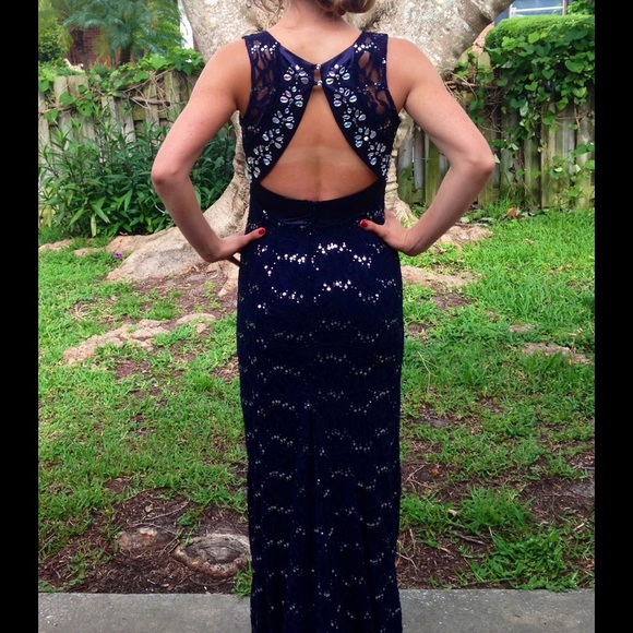Beautiful navy prom dress - Picture 2 of 3