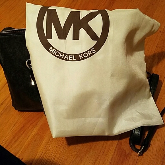 Michael kors purse - Picture 4 of 4