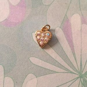 Lovely petite gold-toned charm ✨💖✨