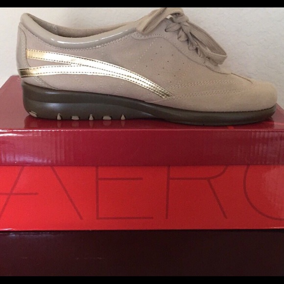 SOLD  —  Aerosols Sneakers 7.5 new with box - Picture 6 of 6
