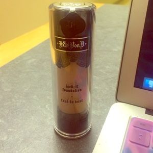 Kat Von D Lock it Tattoo Foundation Md 58