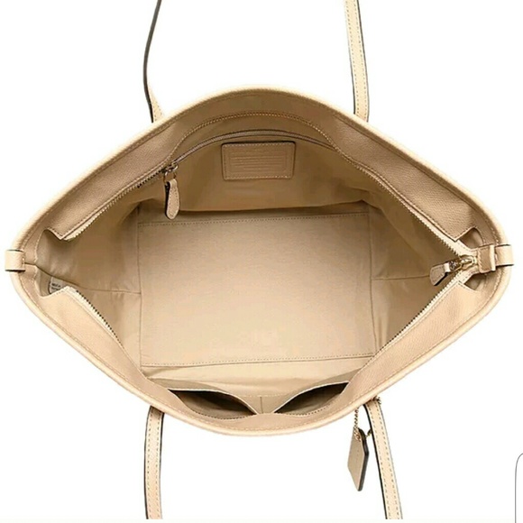 🚫SOLD!🚫 NWT COACH | CITY ZIP TOTE - Picture 2 of 4