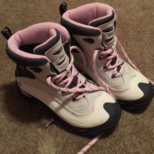Columbia size 8 snow boots