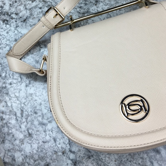 bebe cream saddle crossbody purse - Picture 2 of 4