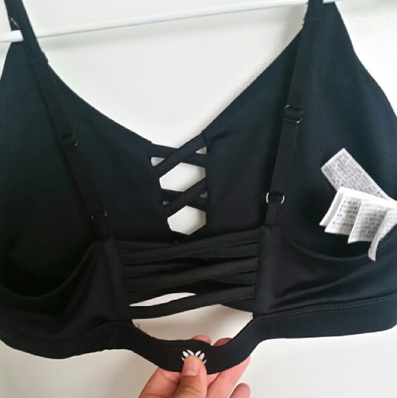Black sports bra large