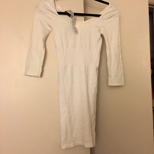 Tight white tubular dress, perfect for bride to be