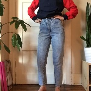 Perfect vintage high waisted acid wash jeans