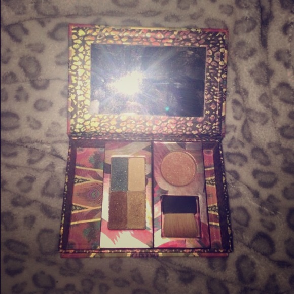 Make up kit