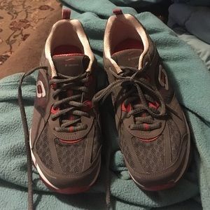 Skechers size 9 memory foam plus sport