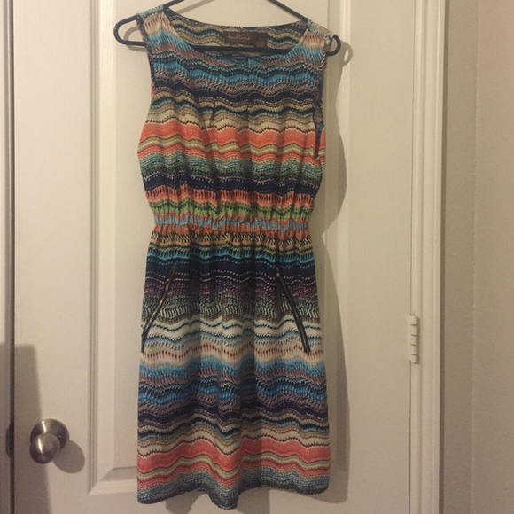 Short sleeveless multicolored dress