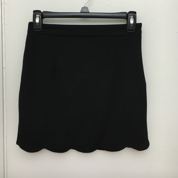 Scalloped black mini skirt