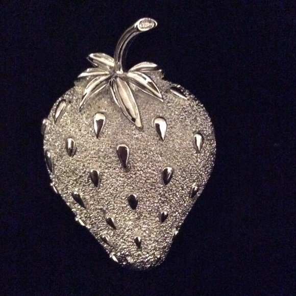 Vintage Sarah Coventry Strawberry Brooch