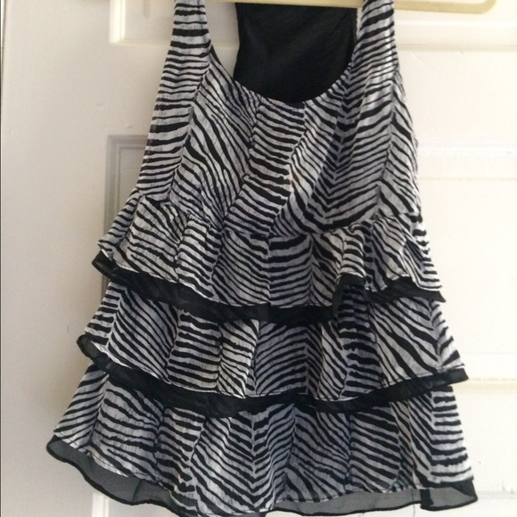 Ruffle Blouse black and white - Picture 2 of 3