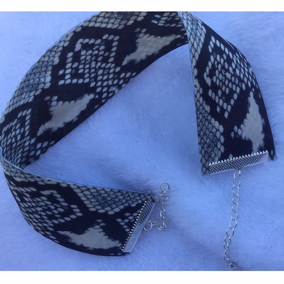 Animal Print Choker Necklace.