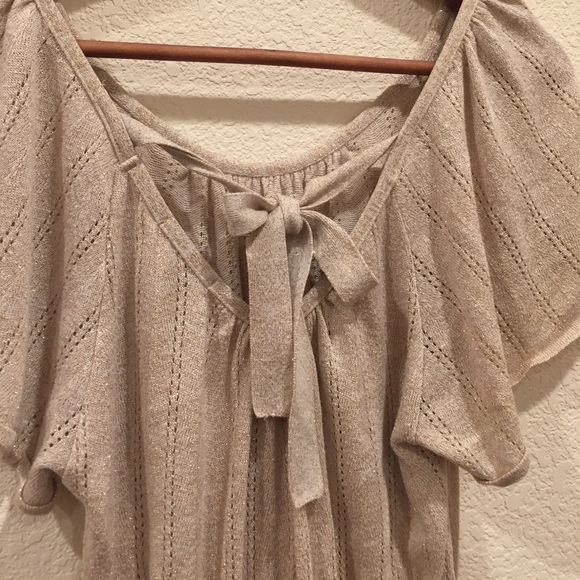 Scoop neck gold top
