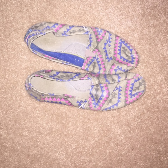 TOMS bundle - Picture 2 of 4