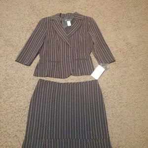 Jodi Kristopher skirt suit