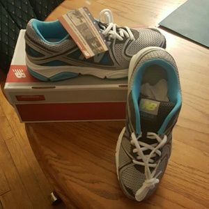Brand new new Balance size 8 blue tennis shoes