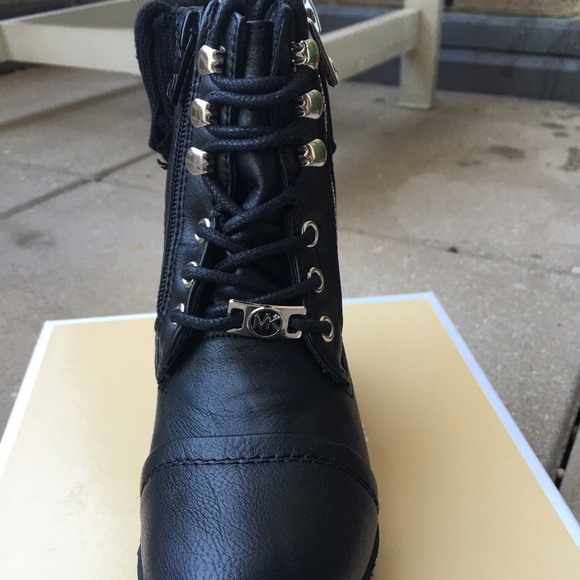 Michael kors toddler girls boots - Picture 3 of 4