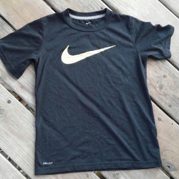 Boys nike shirt dri - fit