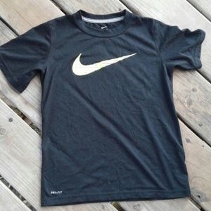 Boys nike shirt dri - fit