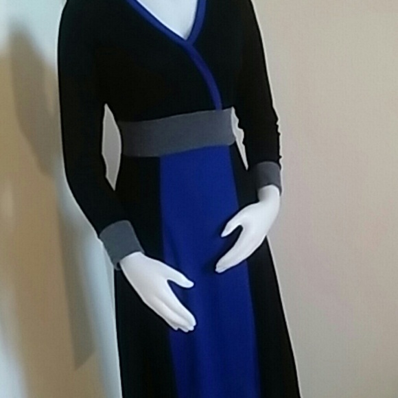 Black v neck long sleeve dress