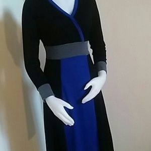 Black v neck long sleeve dress
