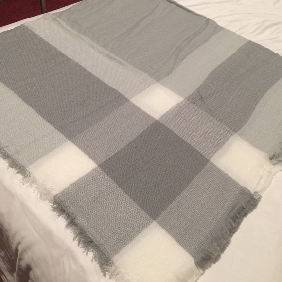 SOLD OUT ✖️ Light Gray Buffalo Check Blanket Scarf - Picture 2 of 4