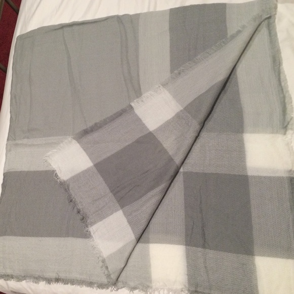 SOLD OUT ✖️ Light Gray Buffalo Check Blanket Scarf - Picture 3 of 4