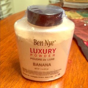 Ben Nye Luxury Powder Banana 3 Oz