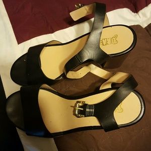 Black heeled sandles