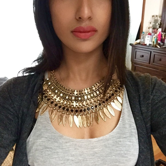 Aldo neckpiece