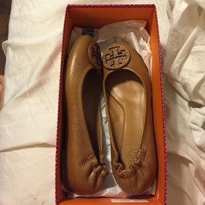 Tory burch flats!
