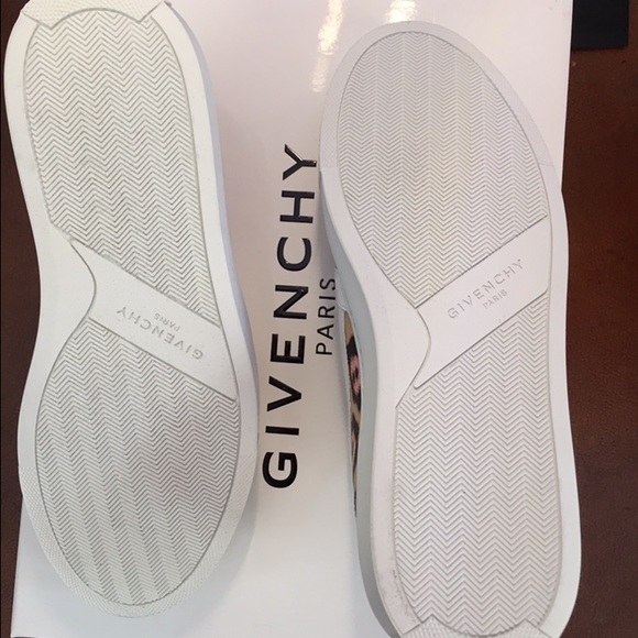 Givenchy - Picture 2 of 3