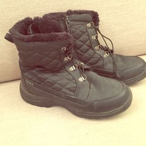 Light weight winter snow boots