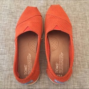 Fantastic orange suede Toms!
