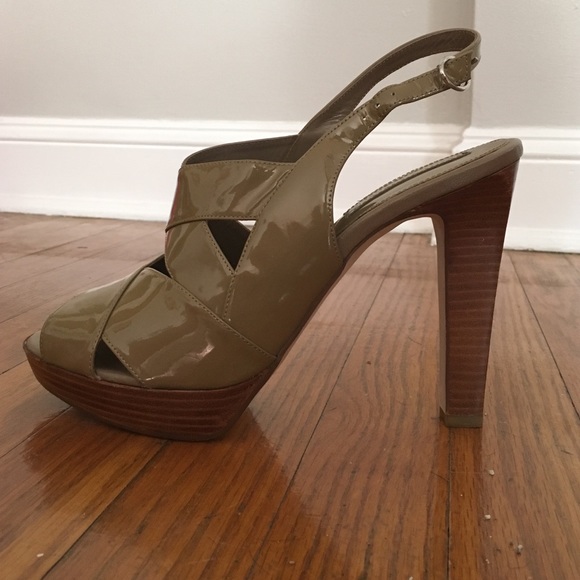 Banana Republic strappy 4 inch heel - Picture 2 of 4