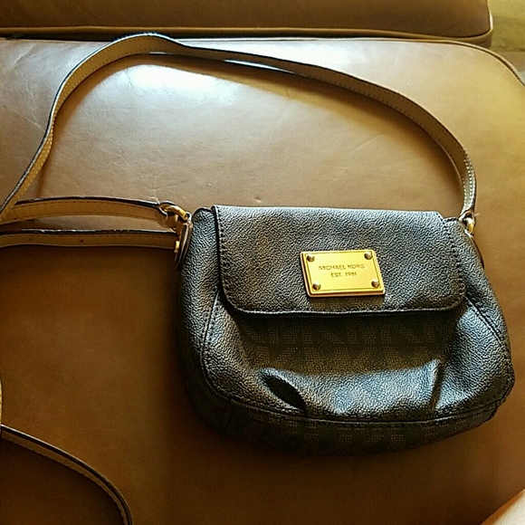 Michael kors cross body