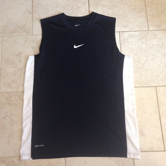 Men's Nike Sleeveless Shirt Med