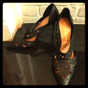 Laser cut BNWT Badgley Mishka black pumps!