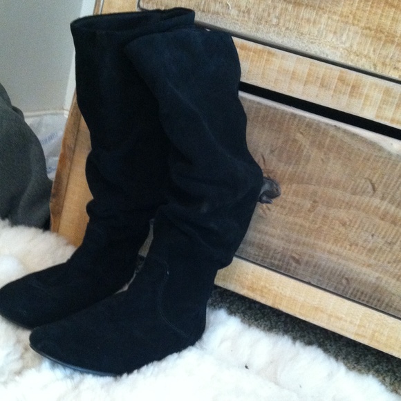 Steve Madden suede boot just below knee never worn