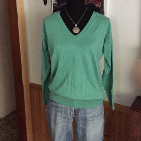 V-neck green sweater 1