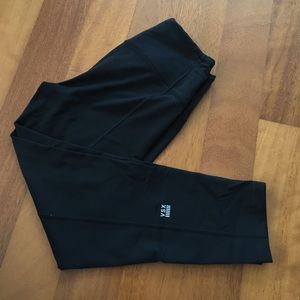 Victoria's Secret Knockout Capri leggings - size S