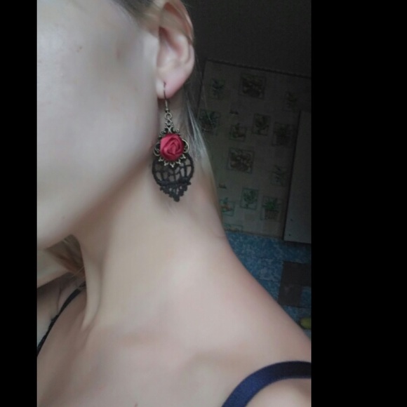 Gothic rose tangle rose lace earrings - Picture 2 of 4