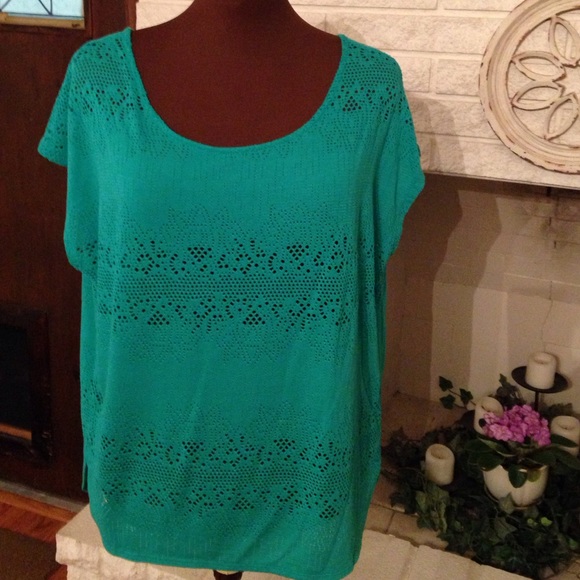 Knit light weight top - Picture 1 of 4