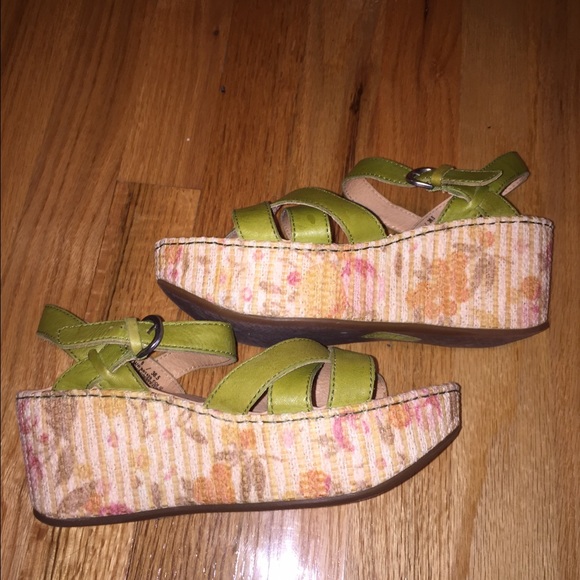 Born Shoes - SUPER CUTE BORN lime green wedges