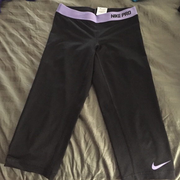 Nike pro crops