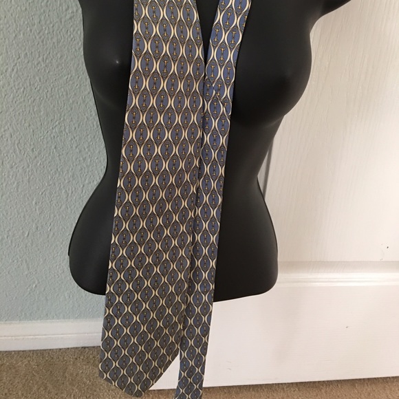 Authentic Gucci tie - Picture 1 of 3
