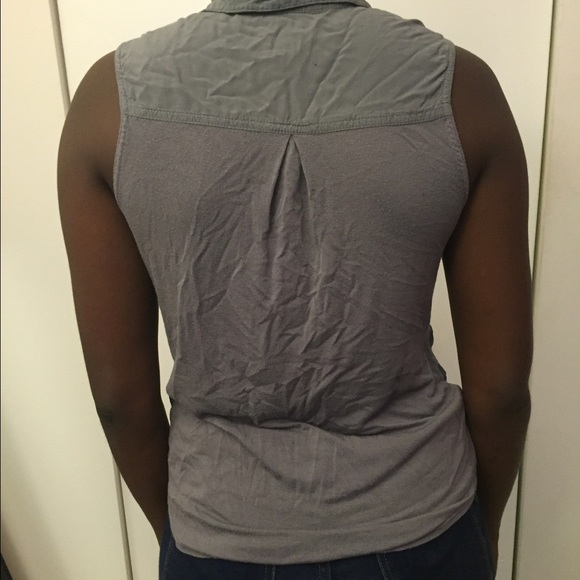 Grey sleeveless Blouse - Picture 2 of 2